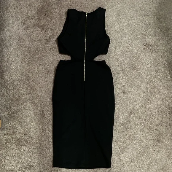 Privy midi length side cut outs black v dress - Picture 4 of 5